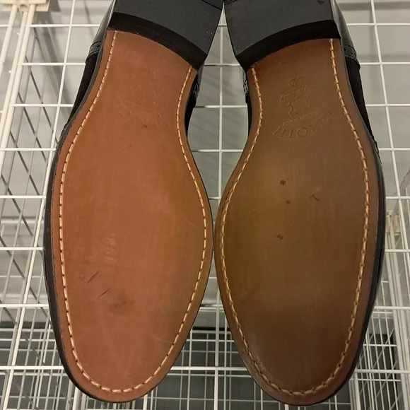 Girotti Elegant Black Patent & Suede Loafers with Gold Chain | Size 42 - Picture 4 of 8